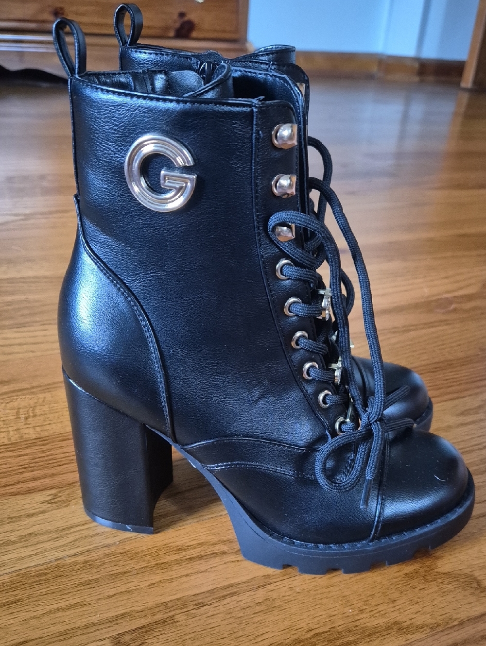GUESS Women's Black Lace-Up Block Heel Ankle Boots, size 7 NWOB
